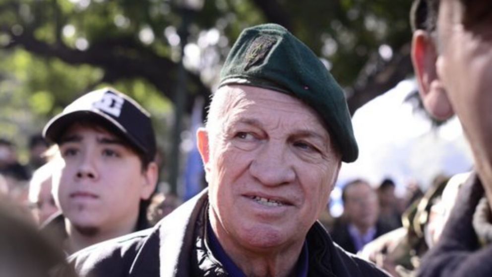 La Confederación General del Trabajo (CGT), la Central de Trabajadores de la Argentina Autónoma (CTA-A) bonaerense y el Centro de exCombatientes Islas Malvinas (Cecim) de La Plata repudiaron los dichos del excarapintada.