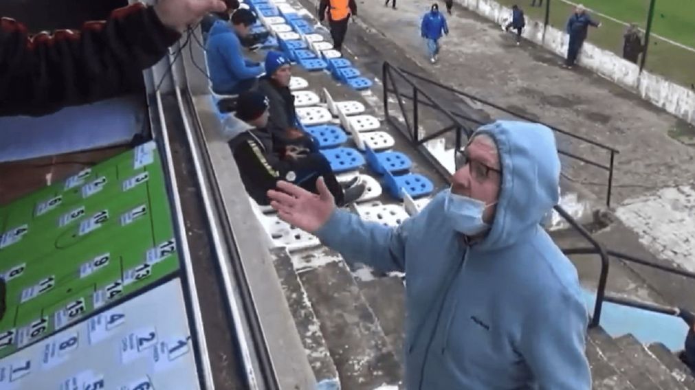 El presidente de un club del ascenso atacó al relator de un medio partidario.