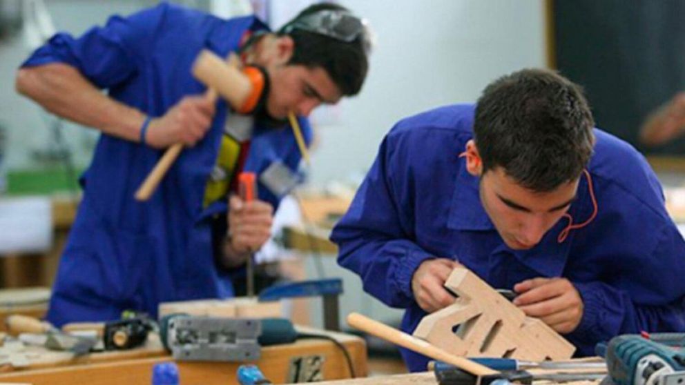 El programa busca orientar y capacitar a jóvenes en su camino laboral.