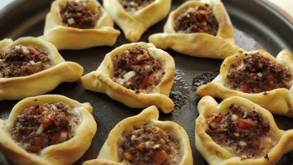 Aprendé a preparar las deliciosas empanadas árabes en tu propia cocina.