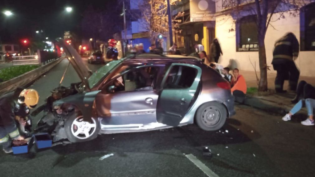 Violento choque en el Metrobus de la avenida San Martín, en Villa Devoto (Twitter/@EmergenciasBA).