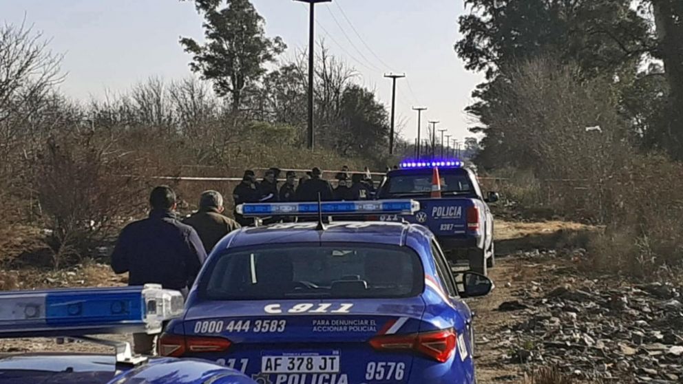 Los cadáveres fueron encontrados en un descampado (Gentileza Diario El Ciudadano).