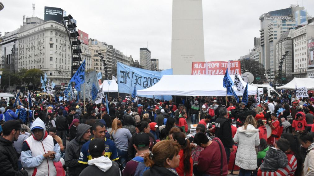 Organizaciones sociales concentraban en el Obelisco y en Puente Pueyrredón (Pablo Villán / Archivo / Crónica).