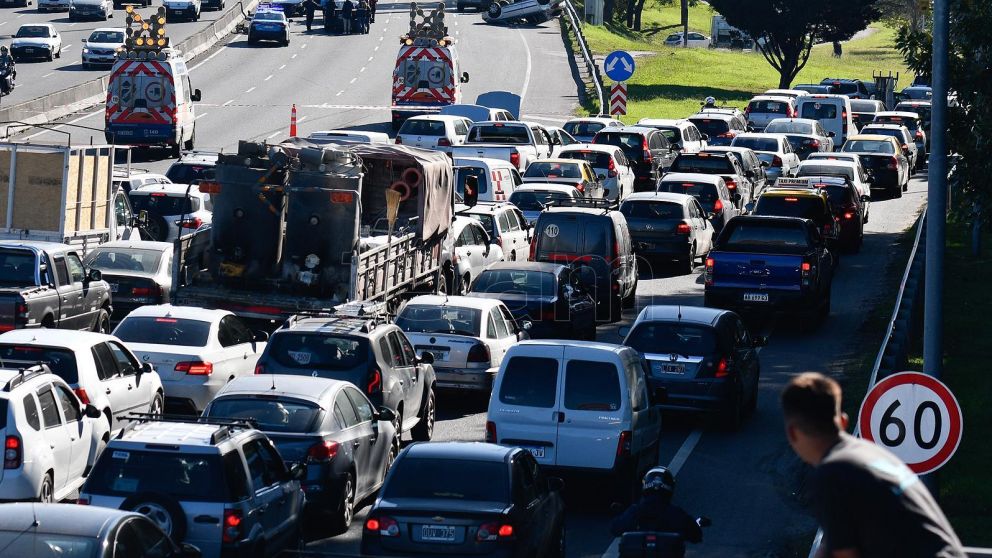 Tránsito congestionado en los ingresos a la ciudad de Buenos Aires (Imagen ilustrativa).