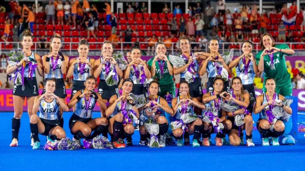 Tras salir subcampeonas del Mundial, Las Leonas quedaron varadas en un aeropuerto (Gentileza: @ArgFieldHockey).