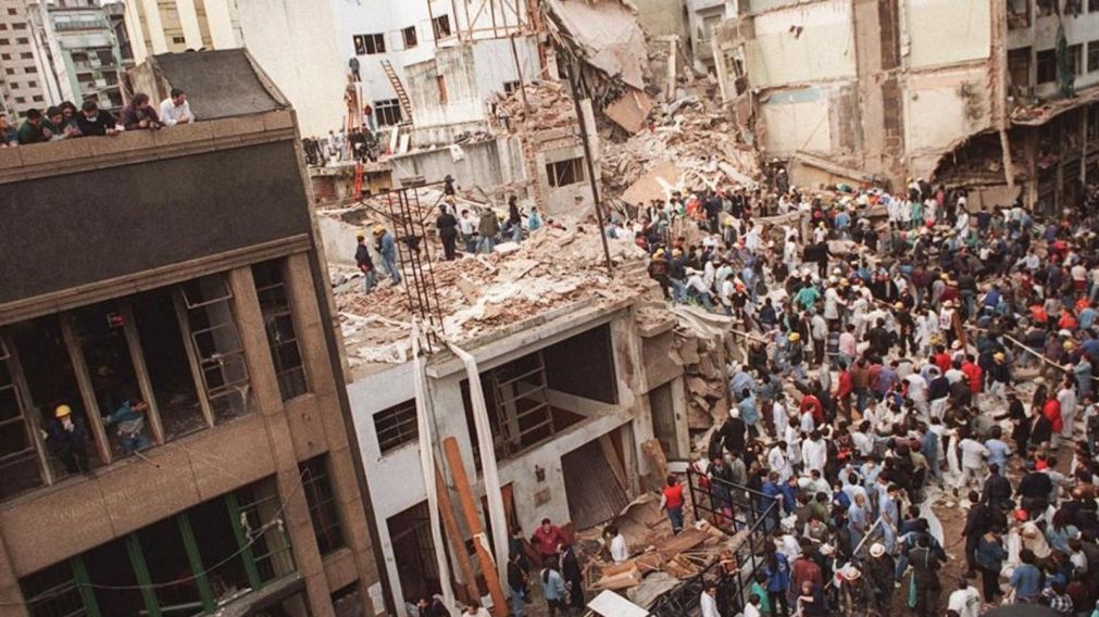 El atentado a la AMIA tuvo lugar el 18 de julio de 1994: fallecieron 85 personas y alrededor de 300 resultaron heridas (Télam/Archivo).