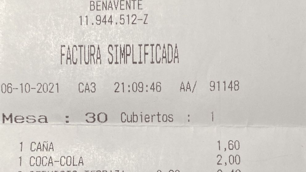 Un restaurante se volvió viral tras los inesperados gastos que agregó al ticket de un comensal.