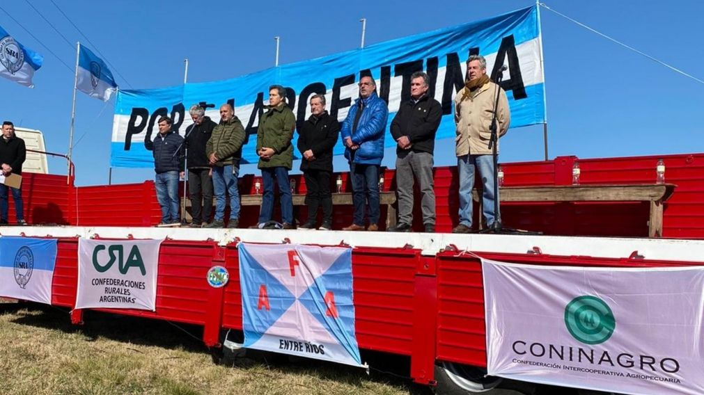 Los dirigentes de la Mesa de Enlace y las dudas por saber cómo se encauzará la relación con el Gobierno (prensa SRA).