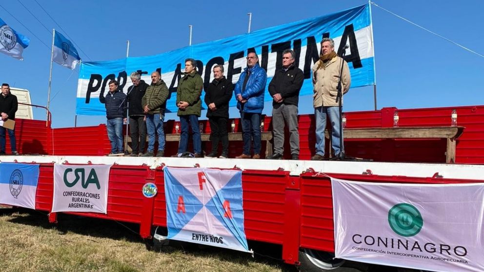 Los dirigentes de la Mesa de Enlace y las dudas por saber cómo se encauzará la relación con el Gobierno (prensa SRA).