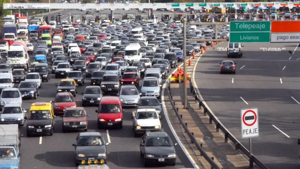 Tránsito congestionado en los accesos a CABA (Imagen ilustrativa).