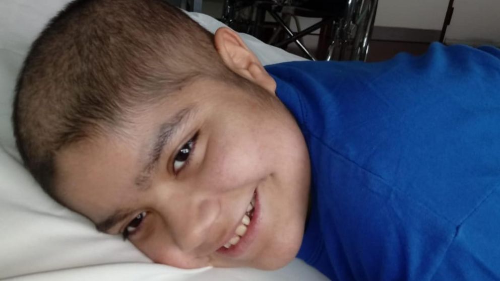 El nene necesita la ayuda de la comunidad para pagar un medicamento de Estados Unidos.