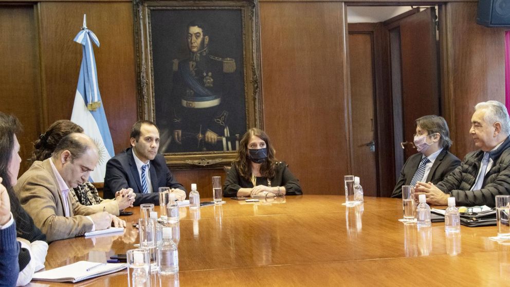 Se acord� dar continuidad a la mesa de di�logo y volver a reunirse a la brevedad.