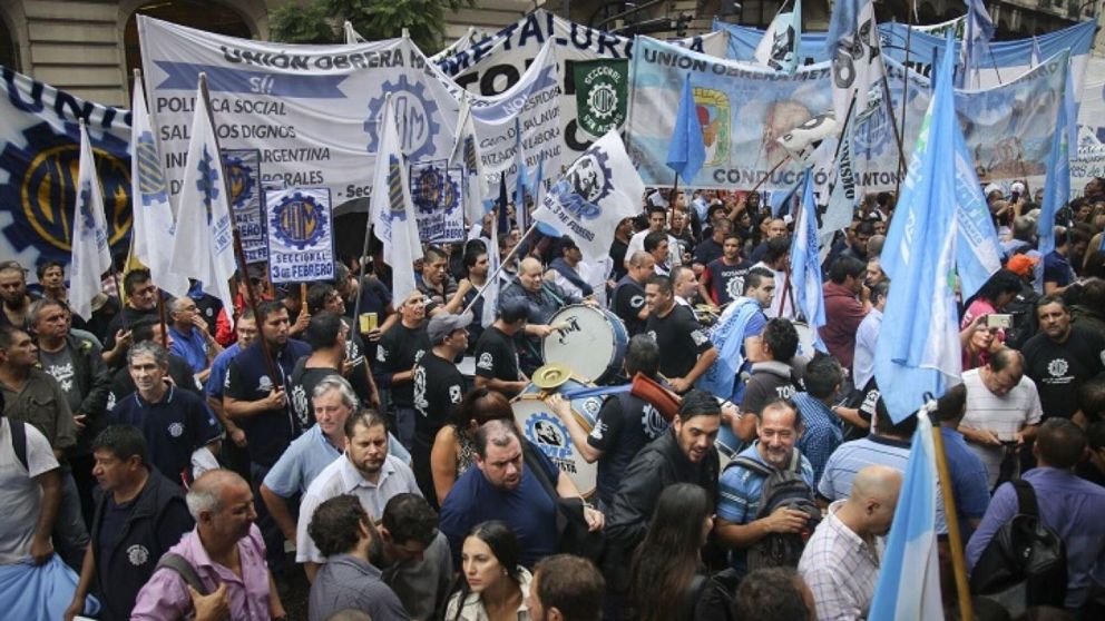 La conducción de la Unión Obrera Metalúrgica (UOM) declaró el "estado de alerta y movilización".