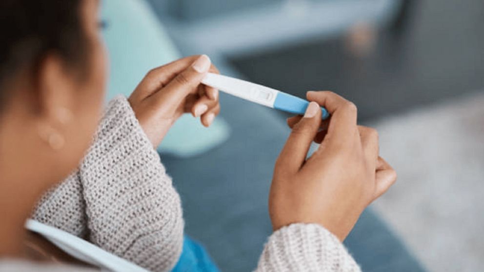 Fue a comprar una prueba de embarazo e hizo estallar de risa a todos en la farmacia por su ins�lito pedido.